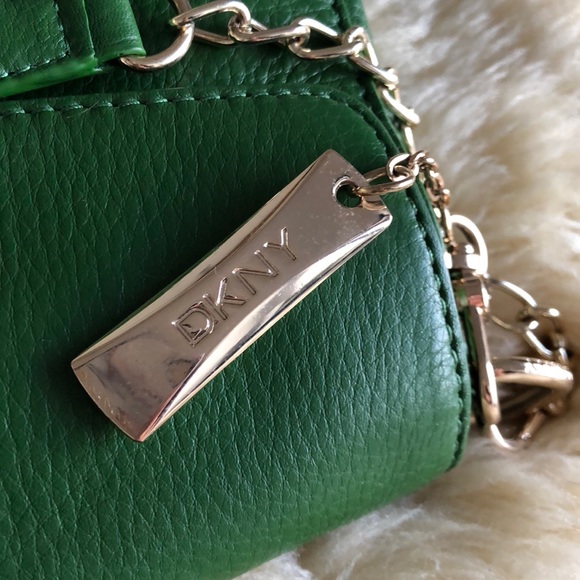 Green leather DKNY bag with gold hardware - Picture 5 of 8